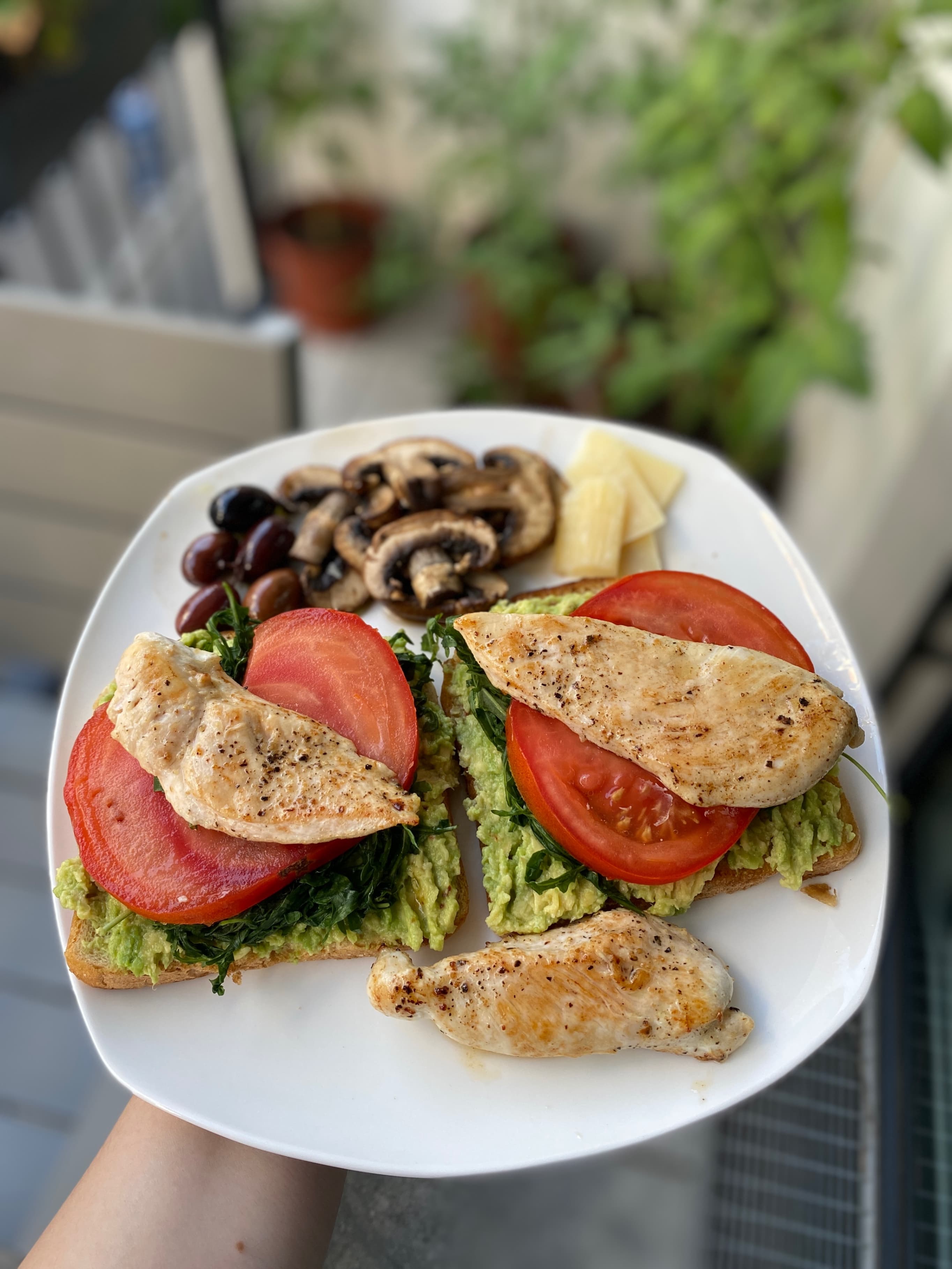 Avocado Ontbijt met Kip en ChampignonsRecipe Image