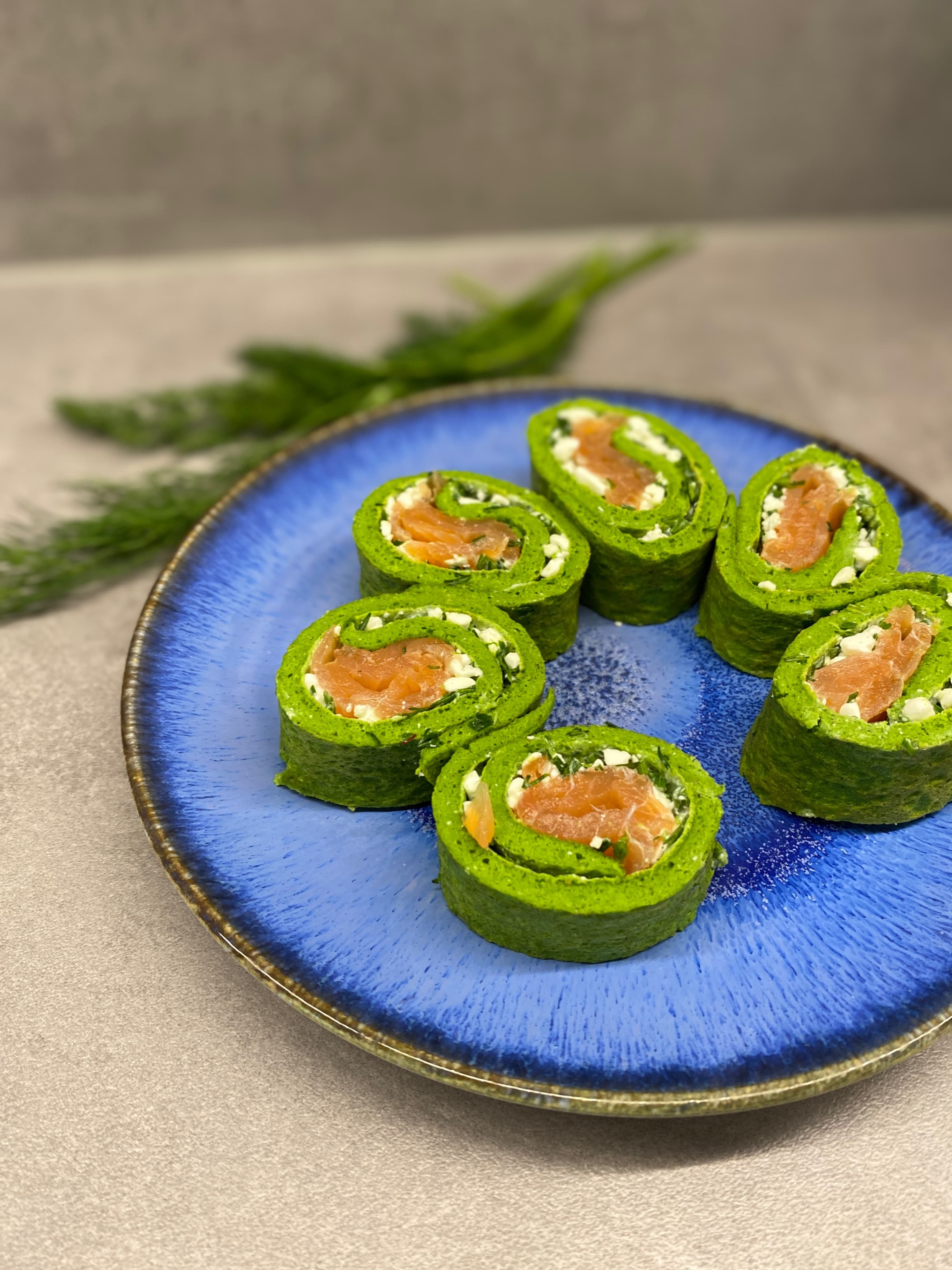 Tortitas Súper Verdes con Salmón Ahumado y Requesón Recipe Image