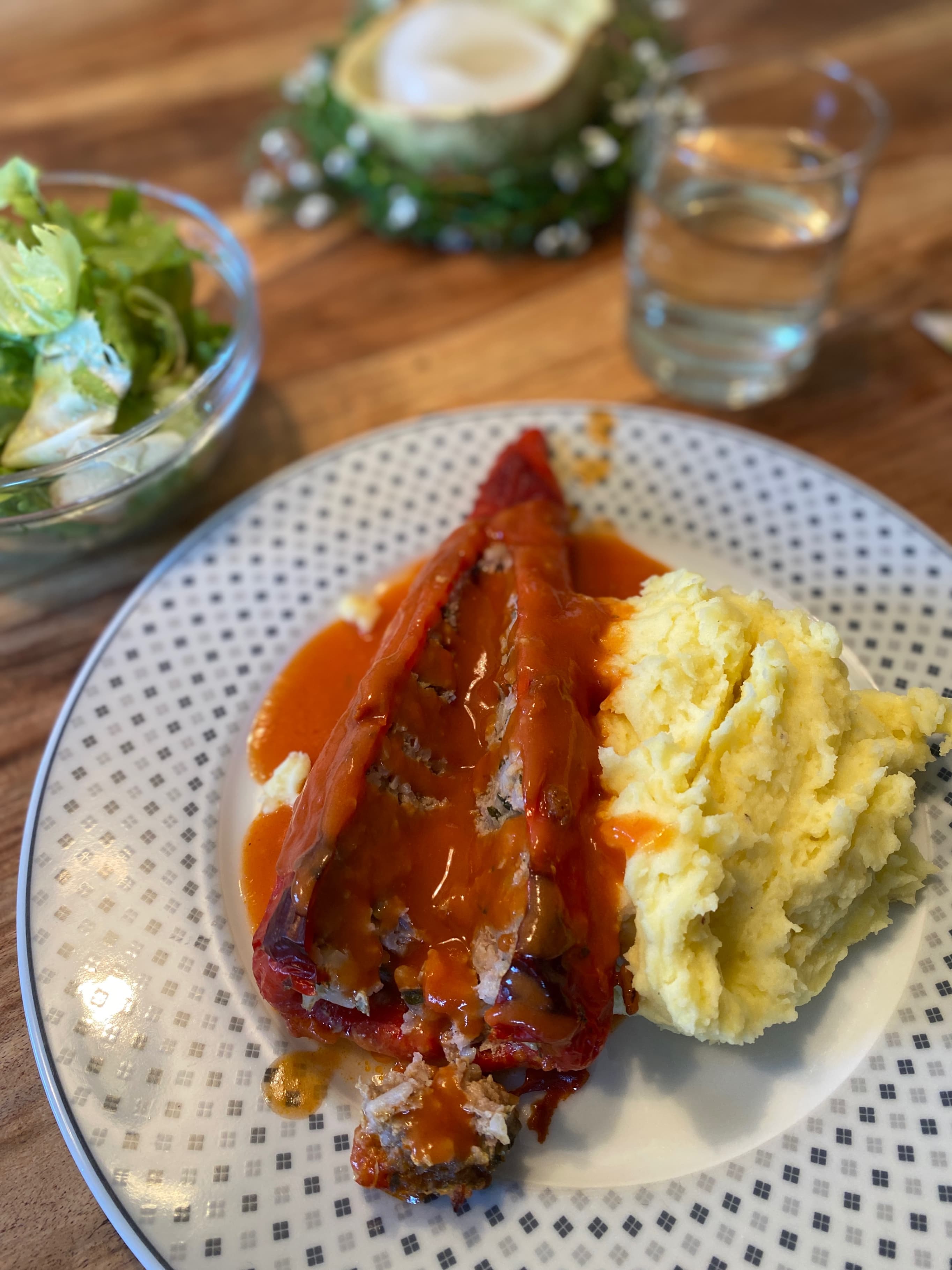 Пълнени чушки с доматена салса и пюре Recipe Image