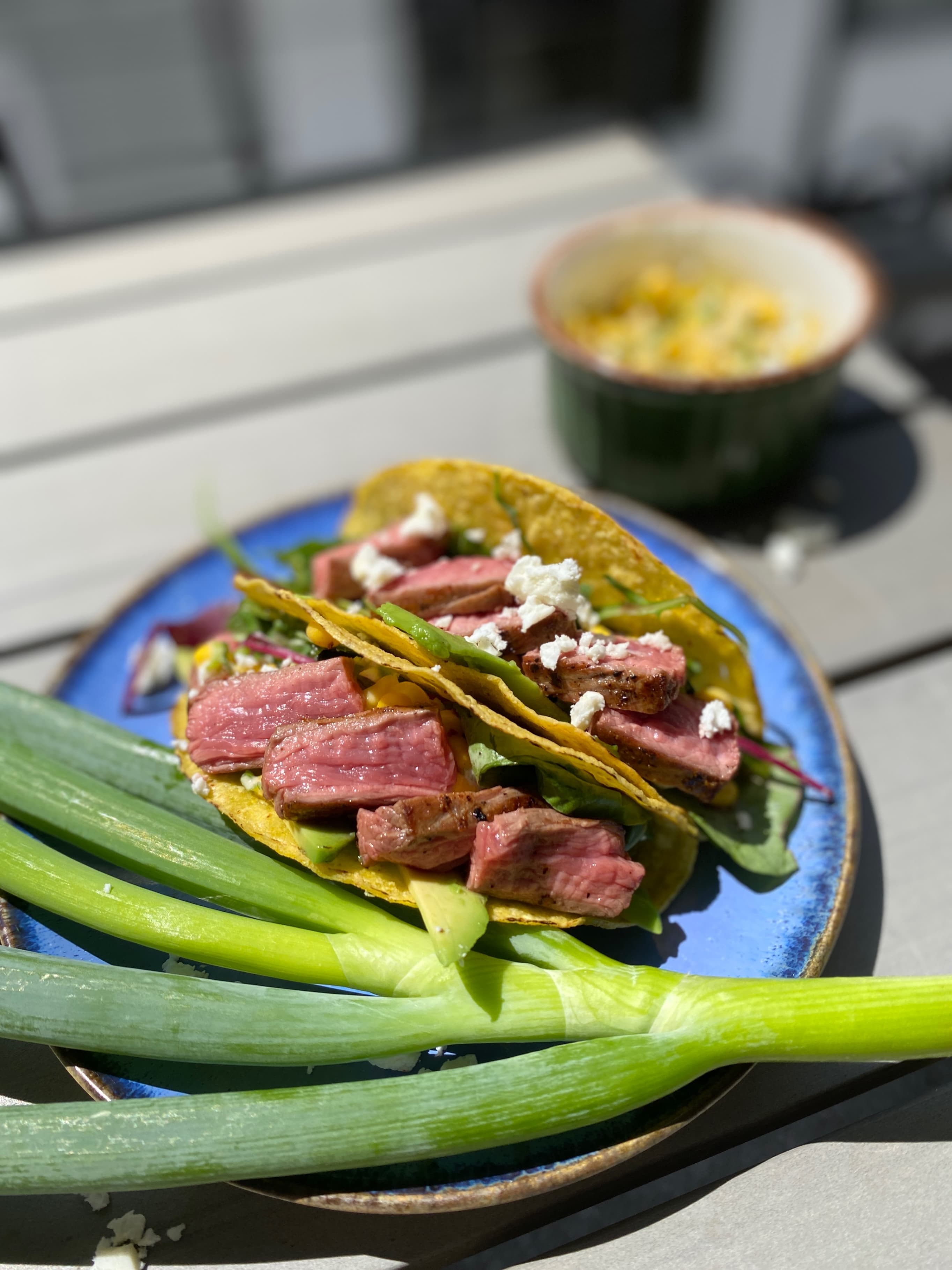 Rindfleisch-Tacos mit Street Corn und AvocadoRecipe Image