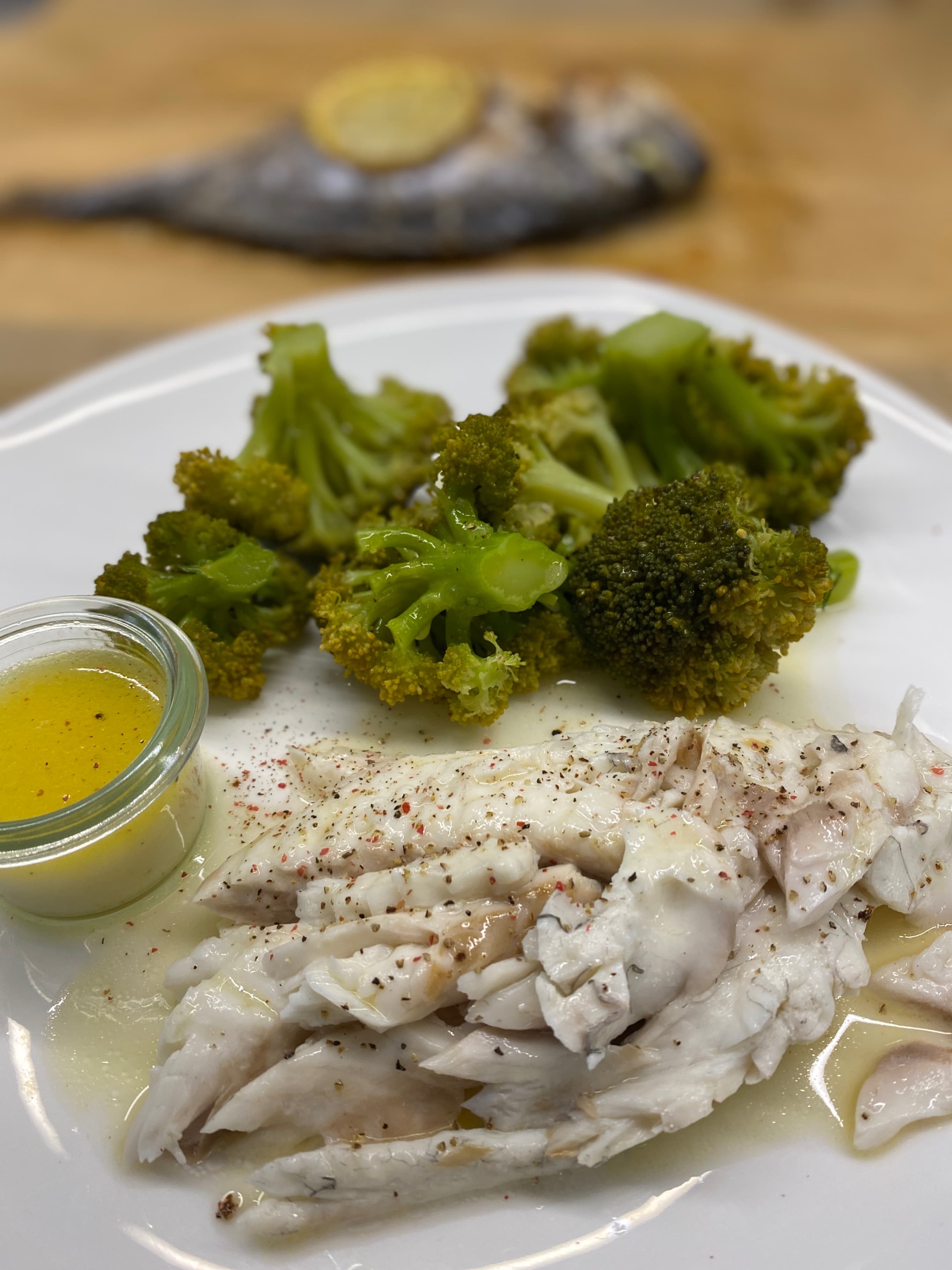 Sea Bream with Broccoli & Lemon-Garlic Sauce Recipe Image