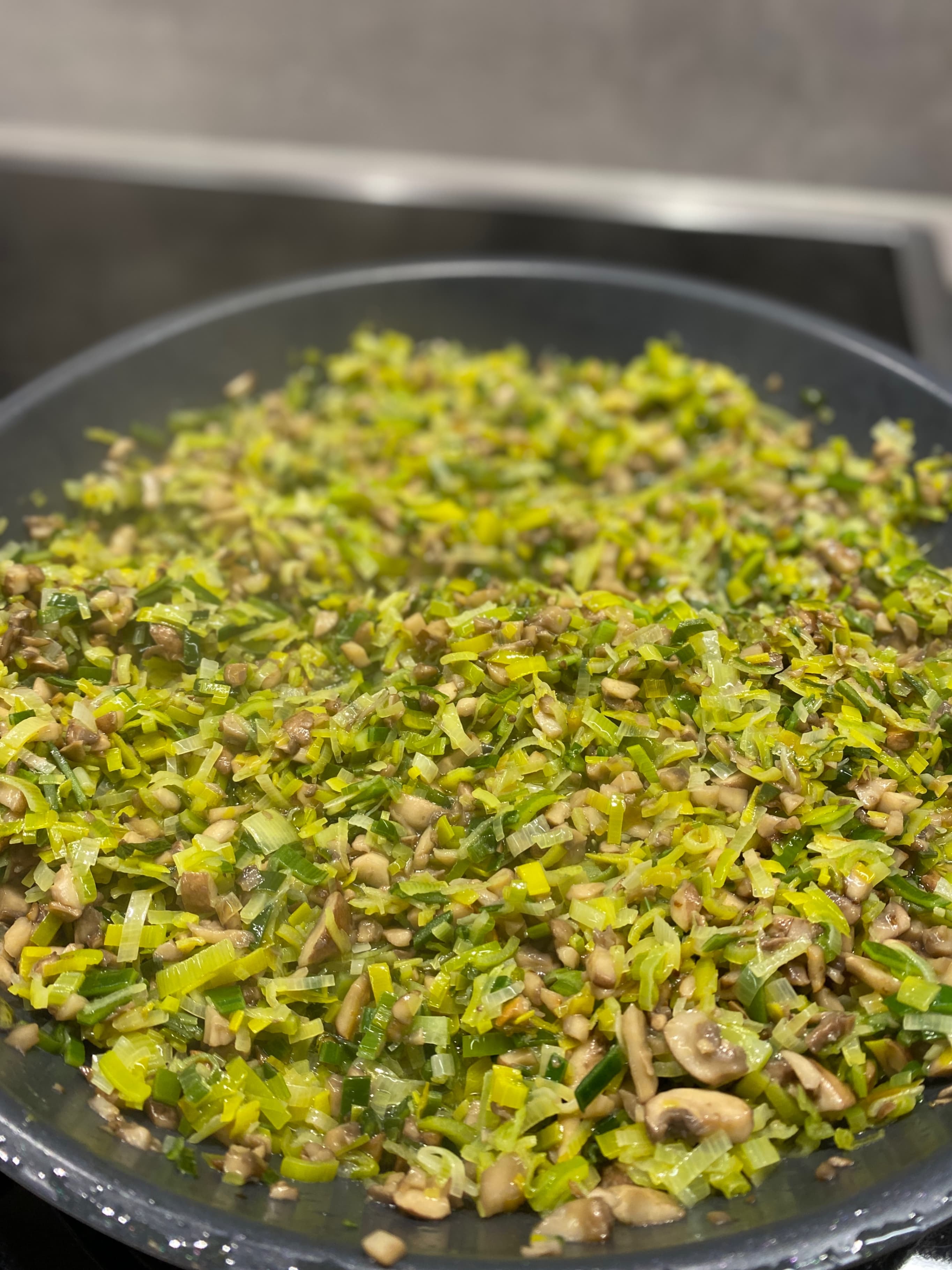 Wegetariańskie Gołąbki z Porem i Pieczarkami Recipe Image