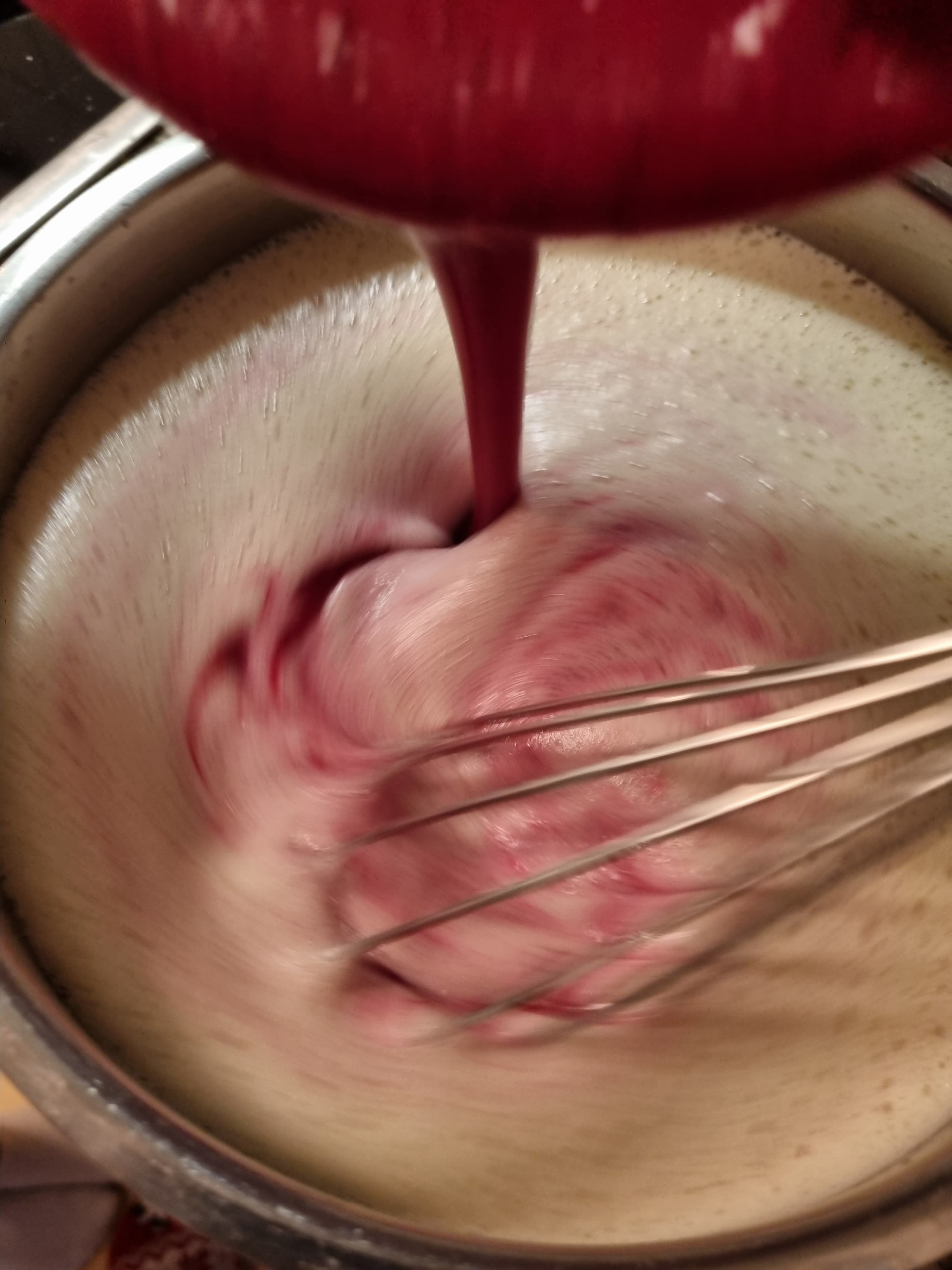 Lody śmietankowe z pitają i truskawkamiRecipe Image