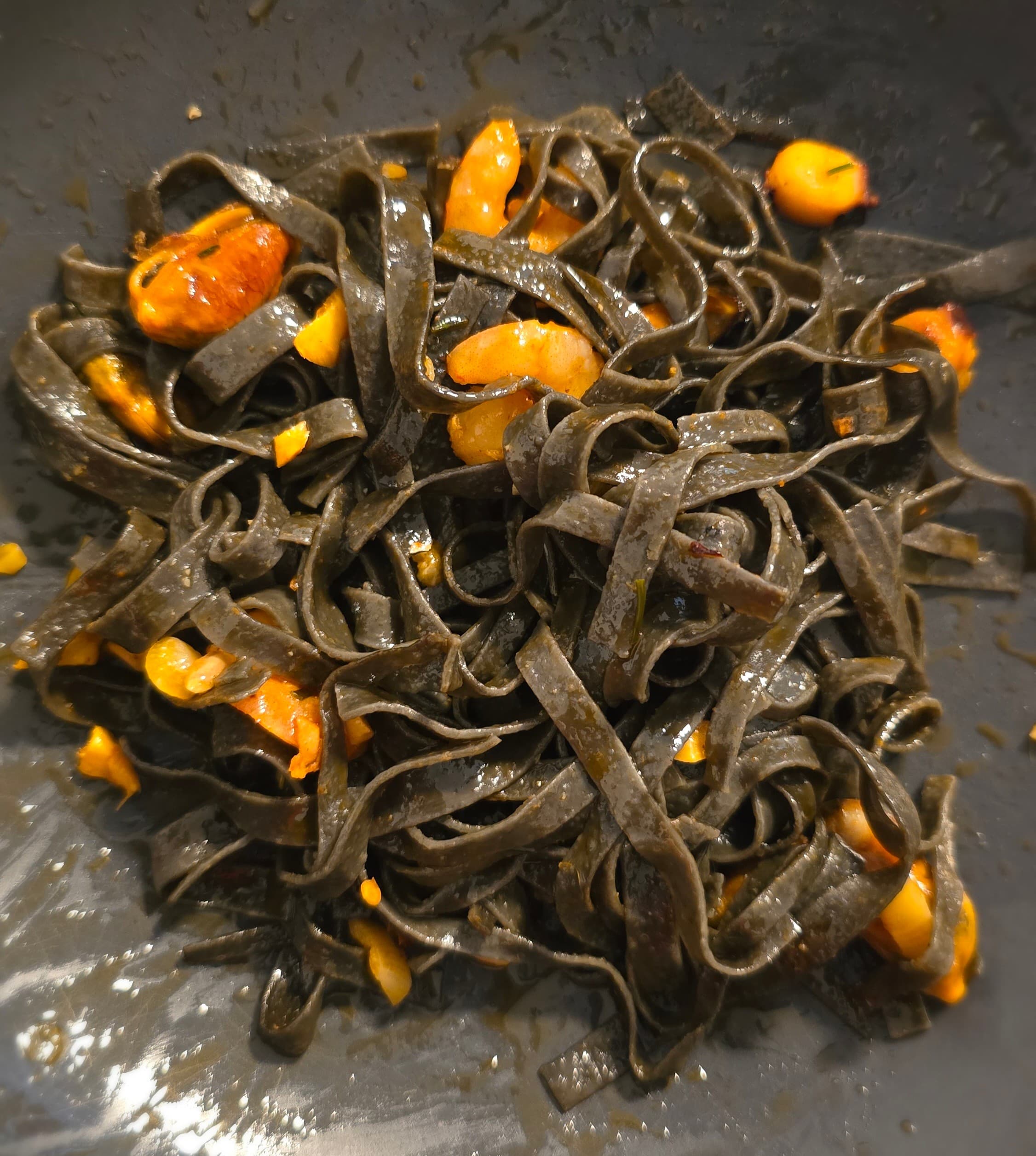 Pasta Negra con MariscosRecipe Image