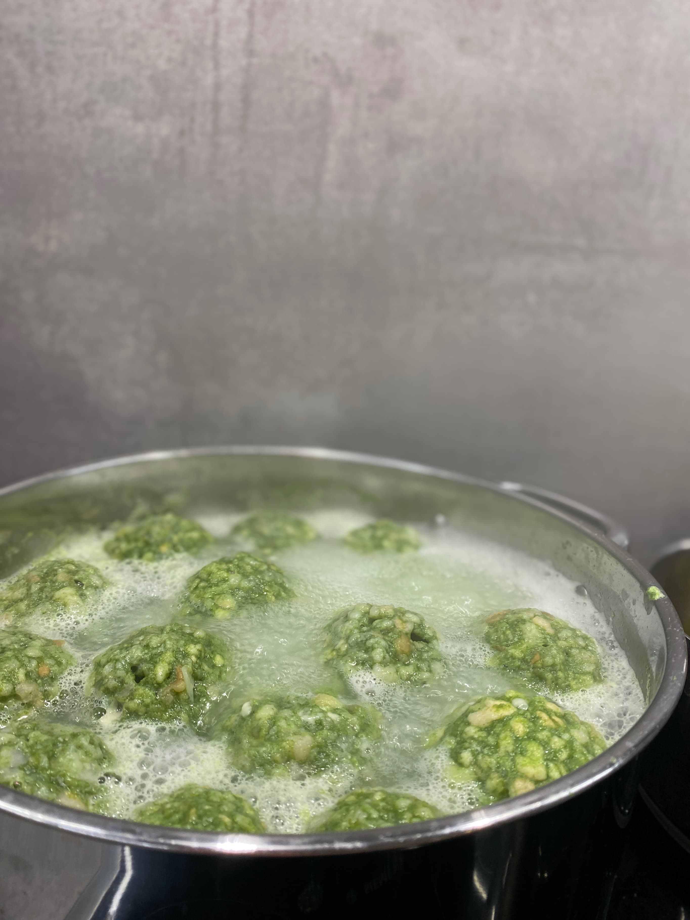 Спаначени кнедли с пълнеж от планинско сирене Recipe Image