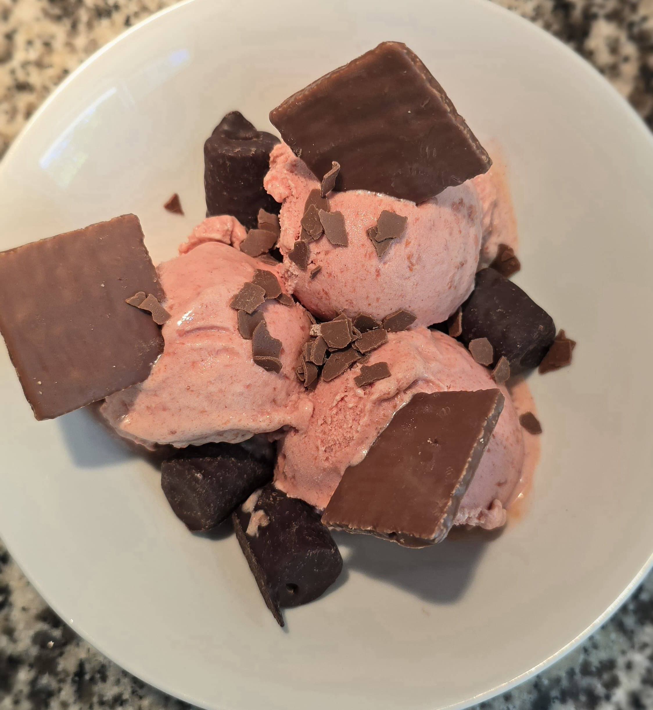 Kirsch-Sahne-Eis mit Zimt und LimetteRecipe Image