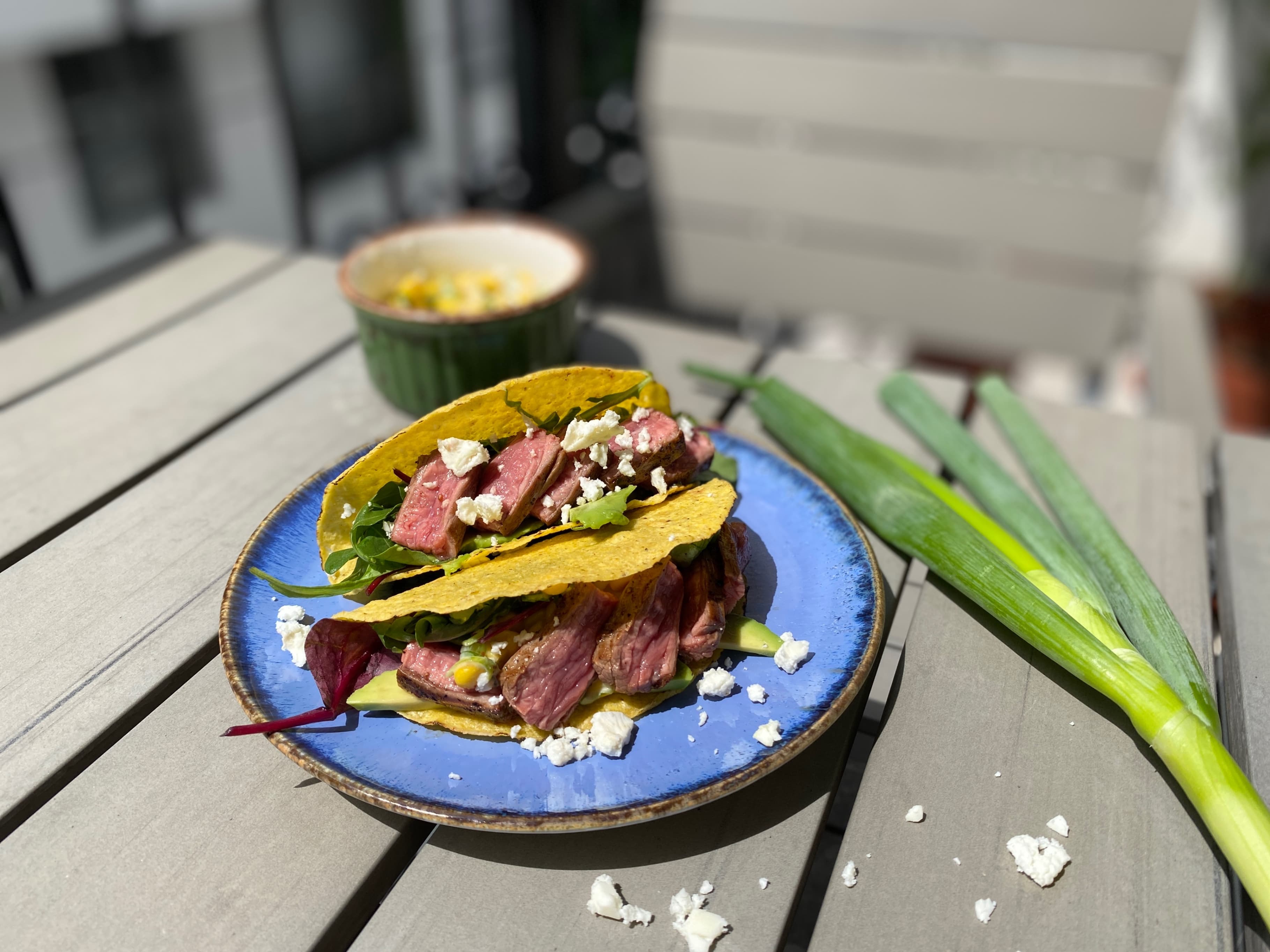 Rindfleisch-Tacos mit Street Corn und AvocadoRecipe Image