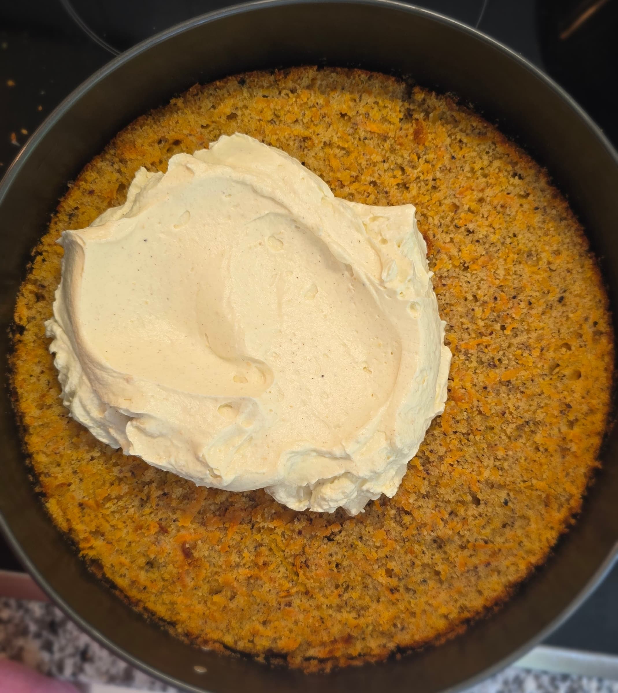 Saftiger Karottenkuchen mit Frischkäse-Frosting Recipe Image