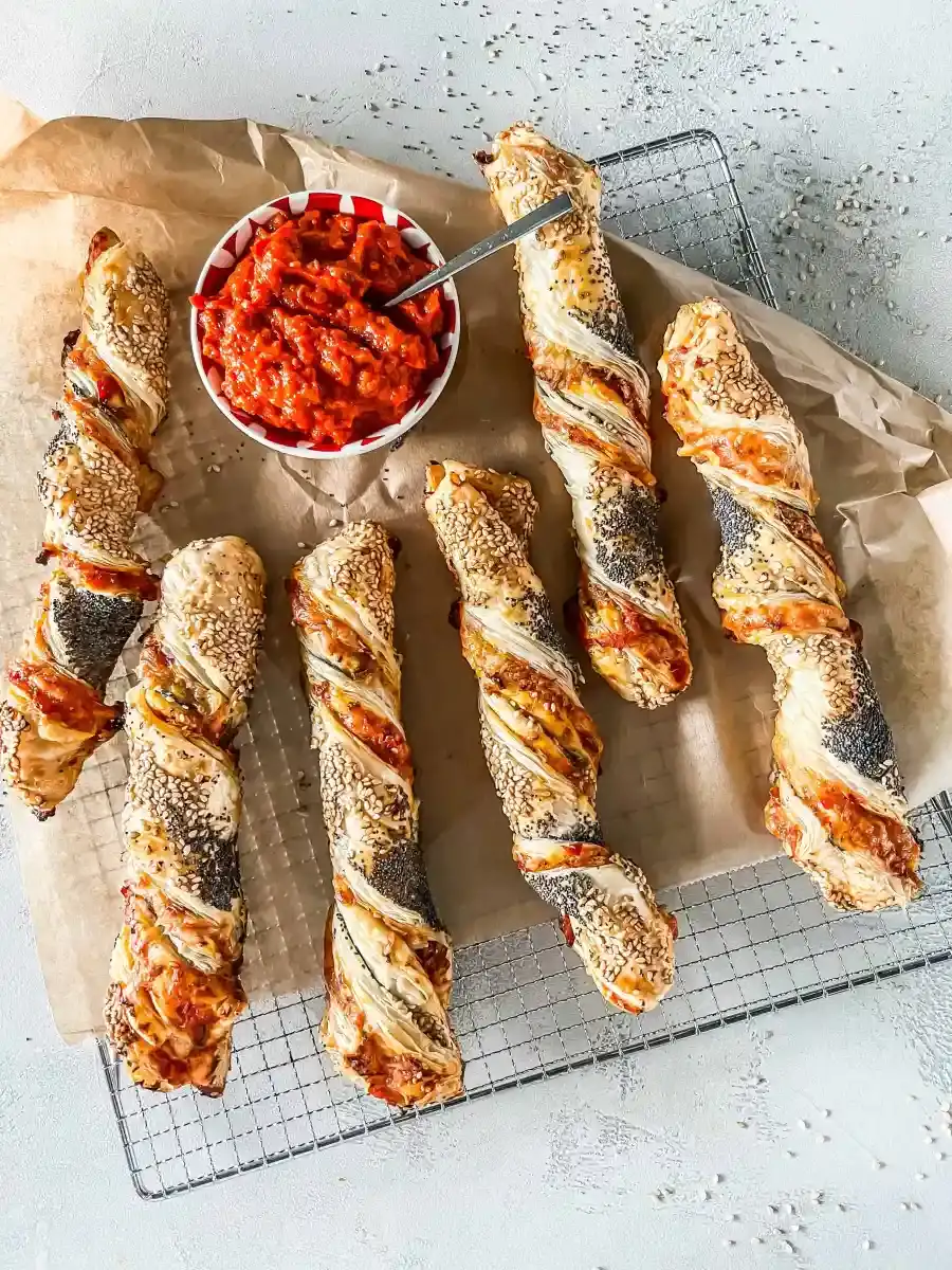 Paluszki z ciasta francuskiego jak z piekarniRecipe Image