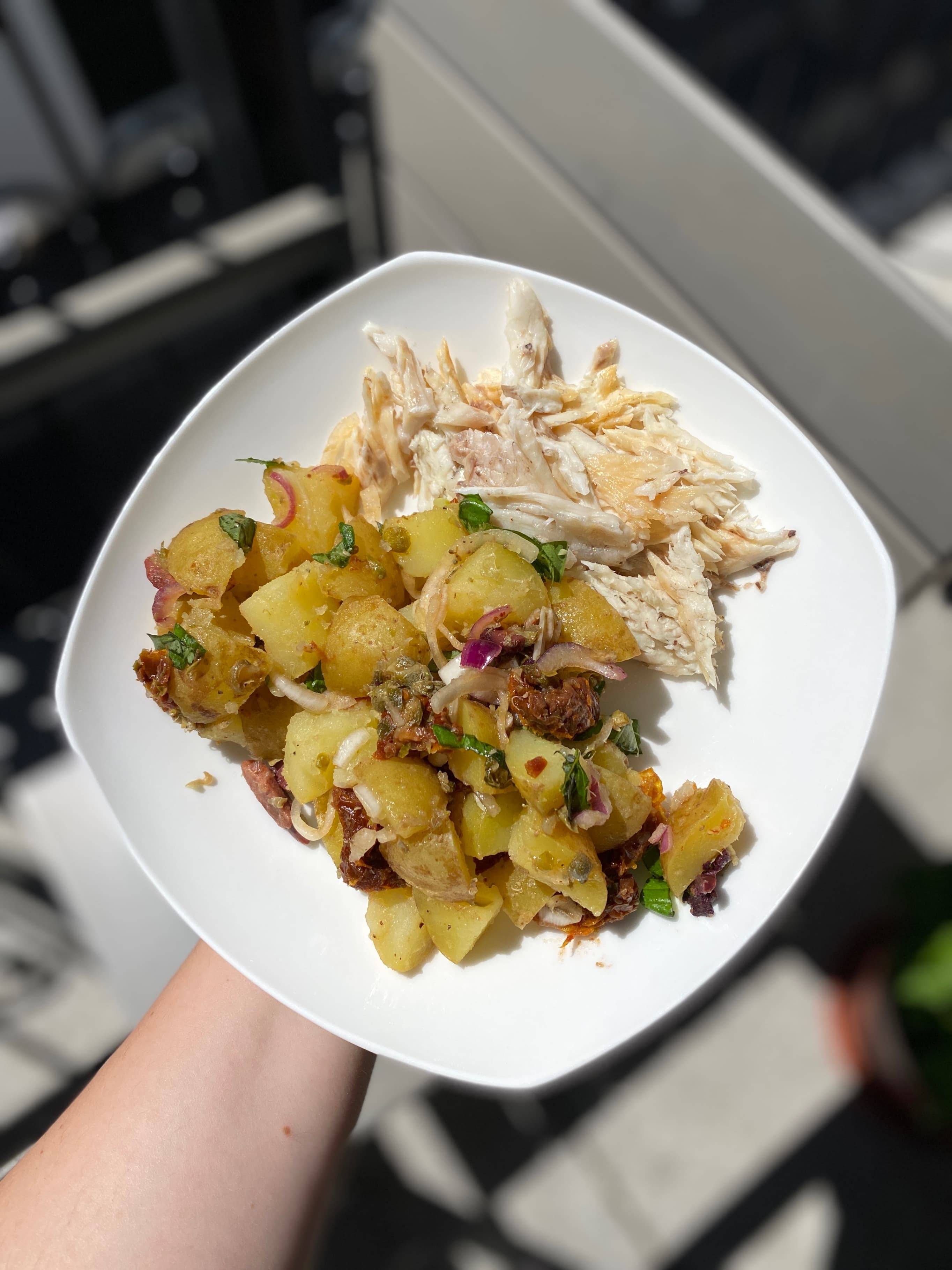Mediterraner Kartoffelsalat mit getrockneten Tomaten und AprikosenessigRecipe Image
