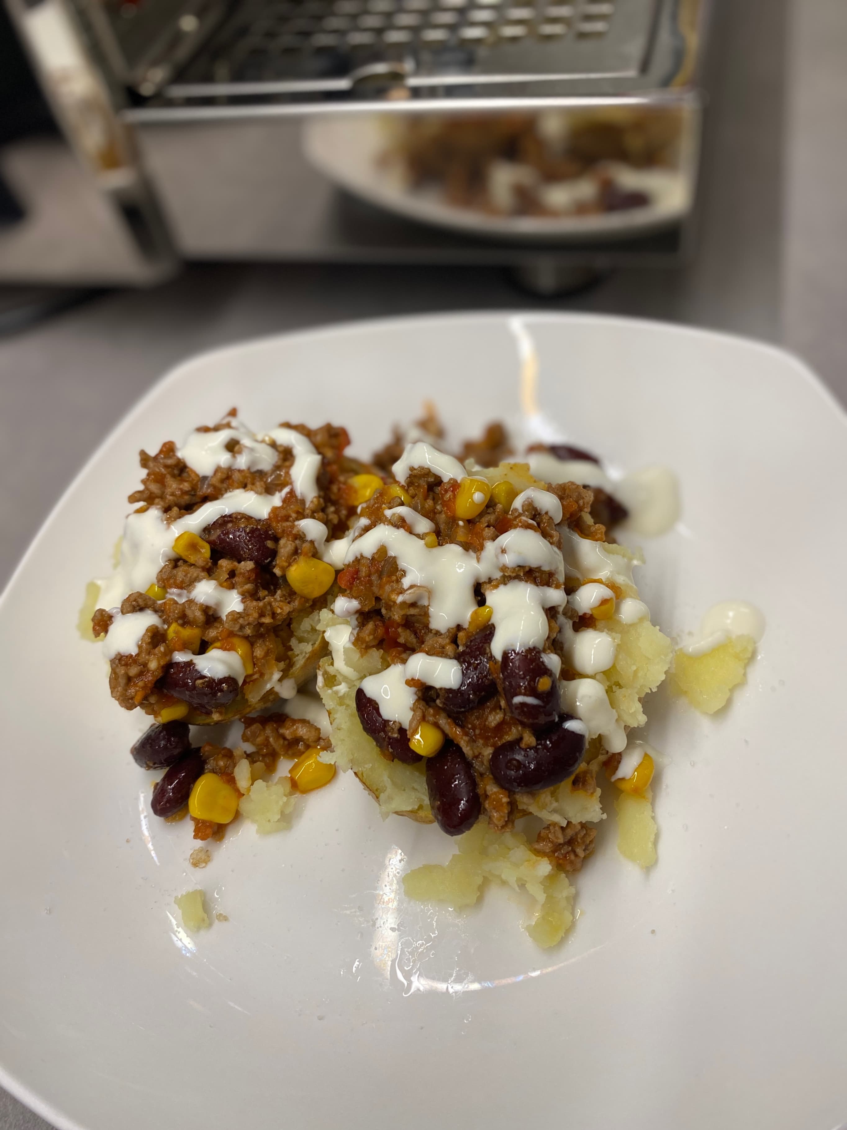 Gebakken Aardappelen met Chili Con Carne Recipe Image