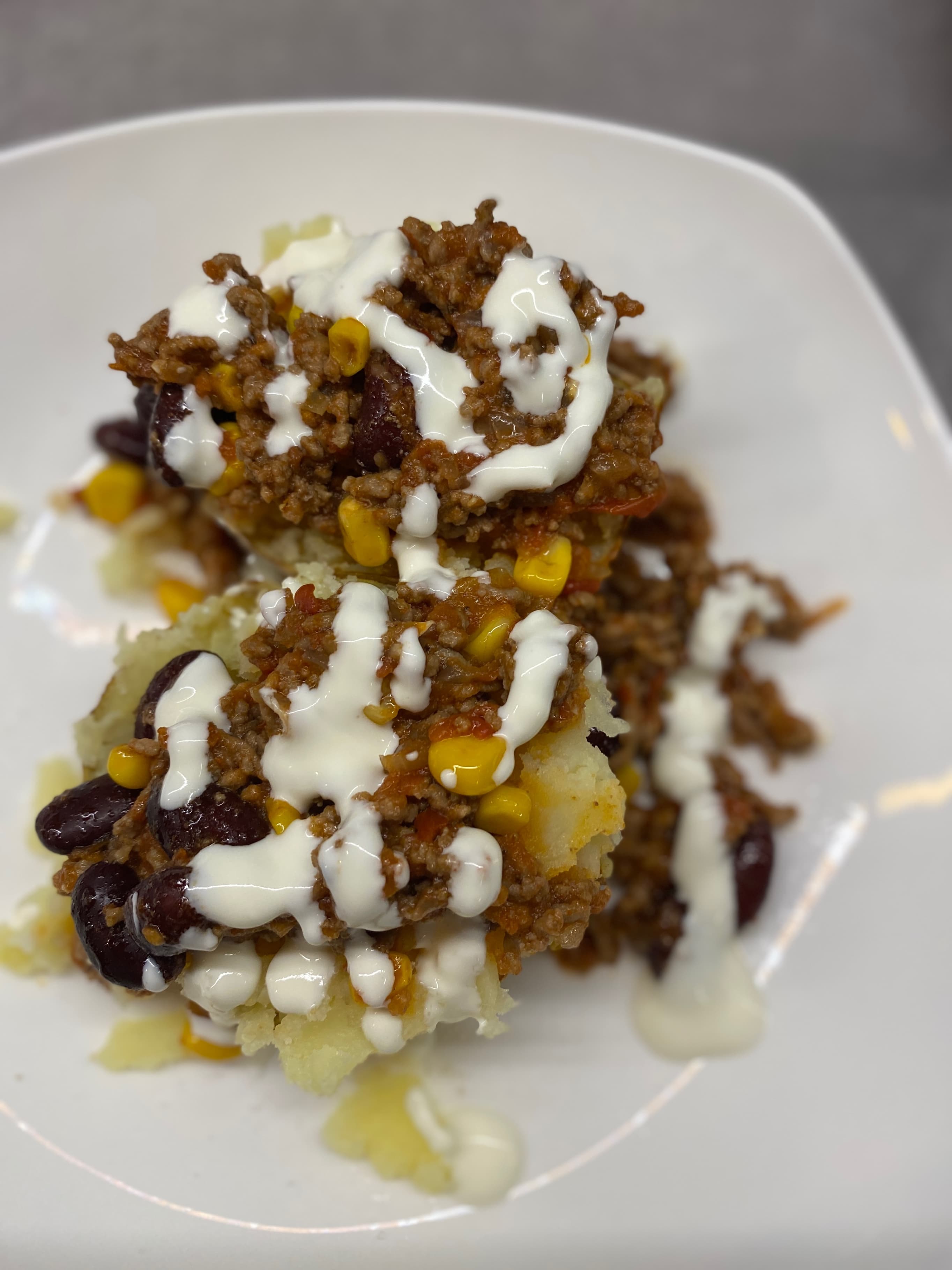 Gebakken Aardappelen met Chili Con Carne Recipe Image