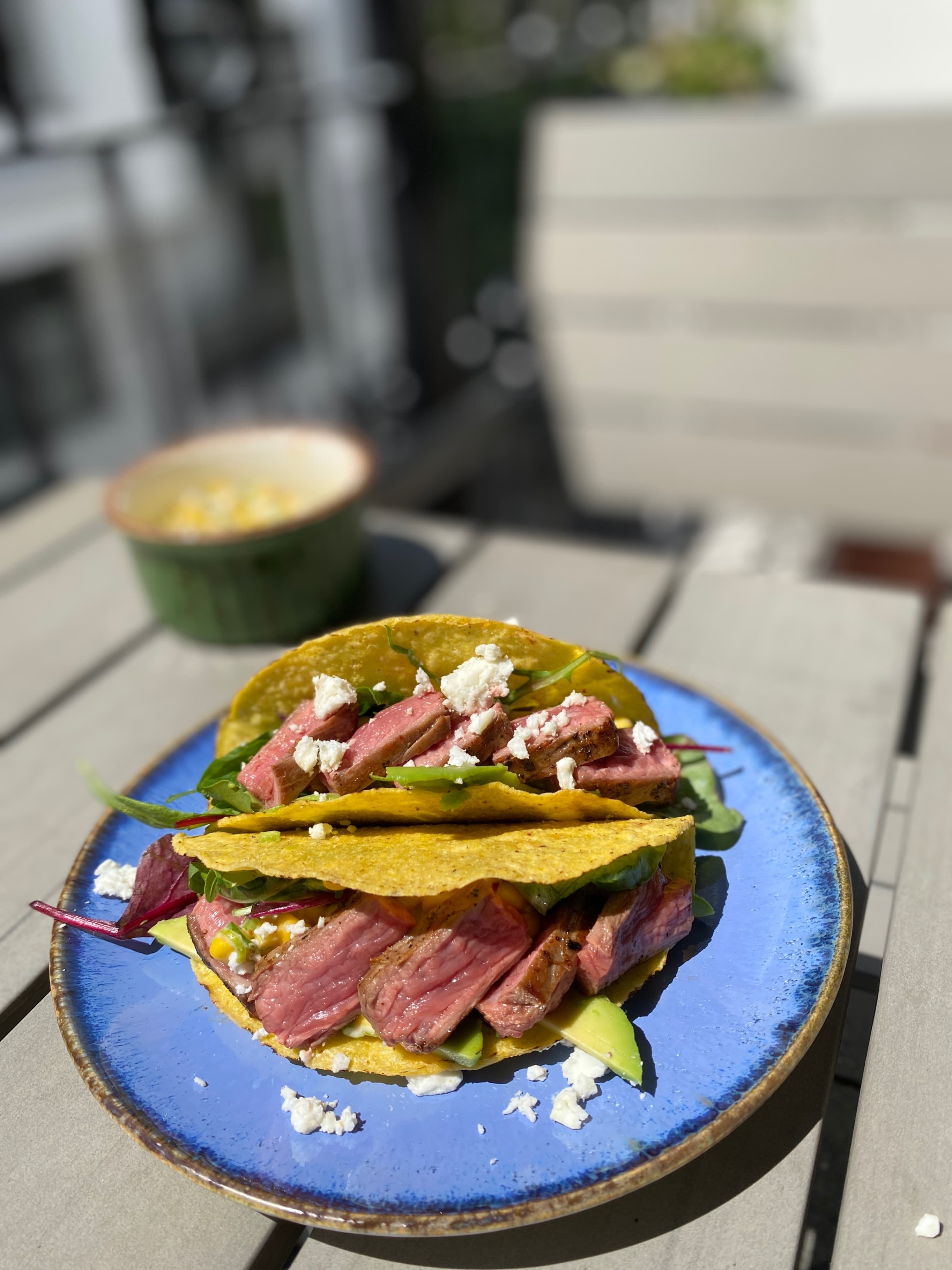 Rindfleisch-Tacos mit Street Corn und AvocadoRecipe Image