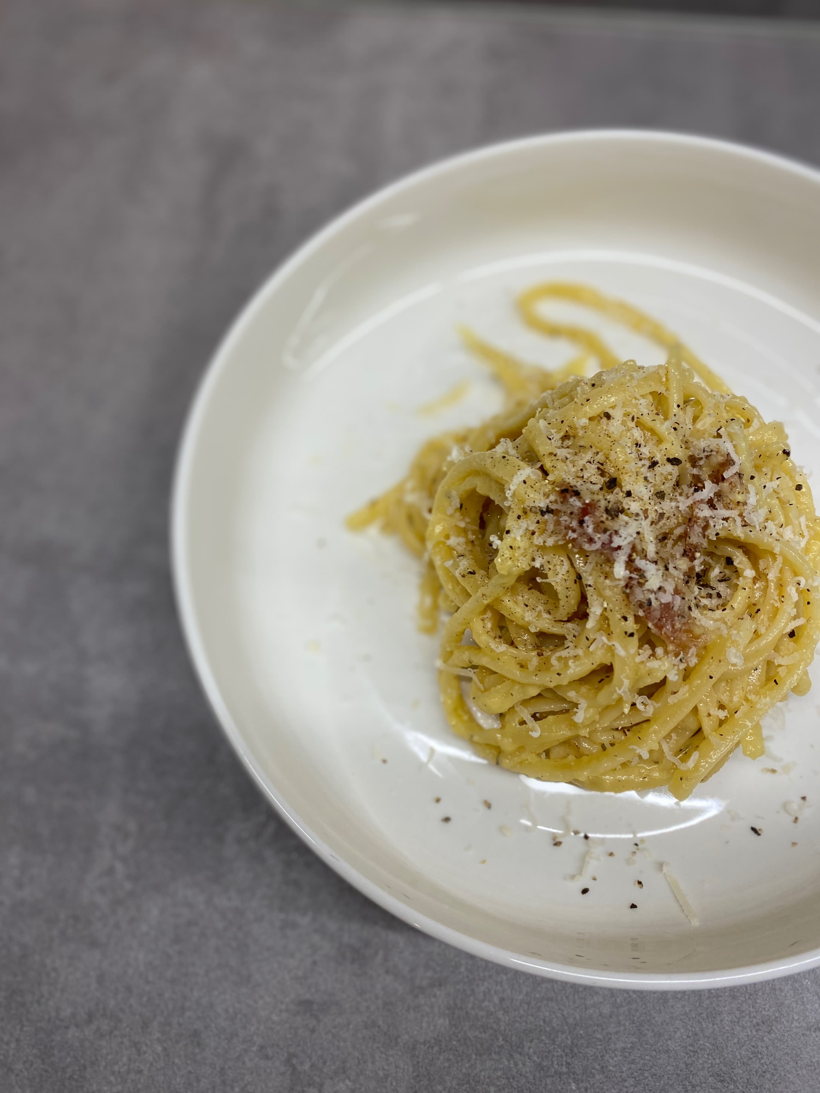 Linguine Carbonara Clásico Recipe Image