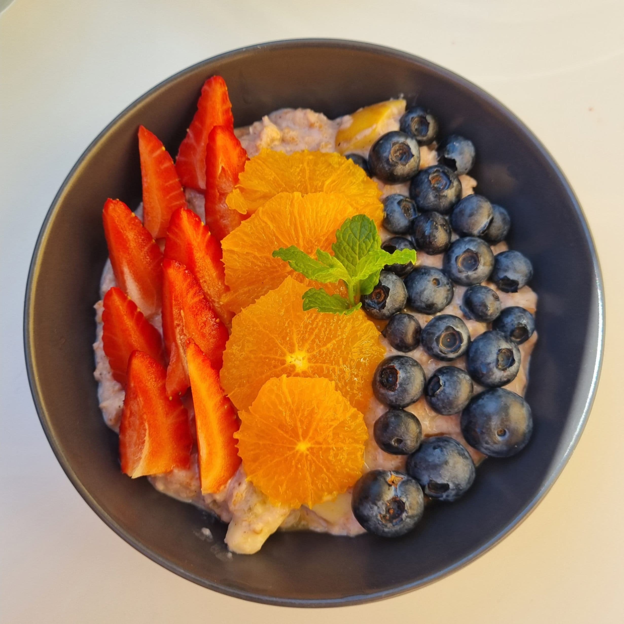 Owsianka truskawkowa z owocamiRecipe Image