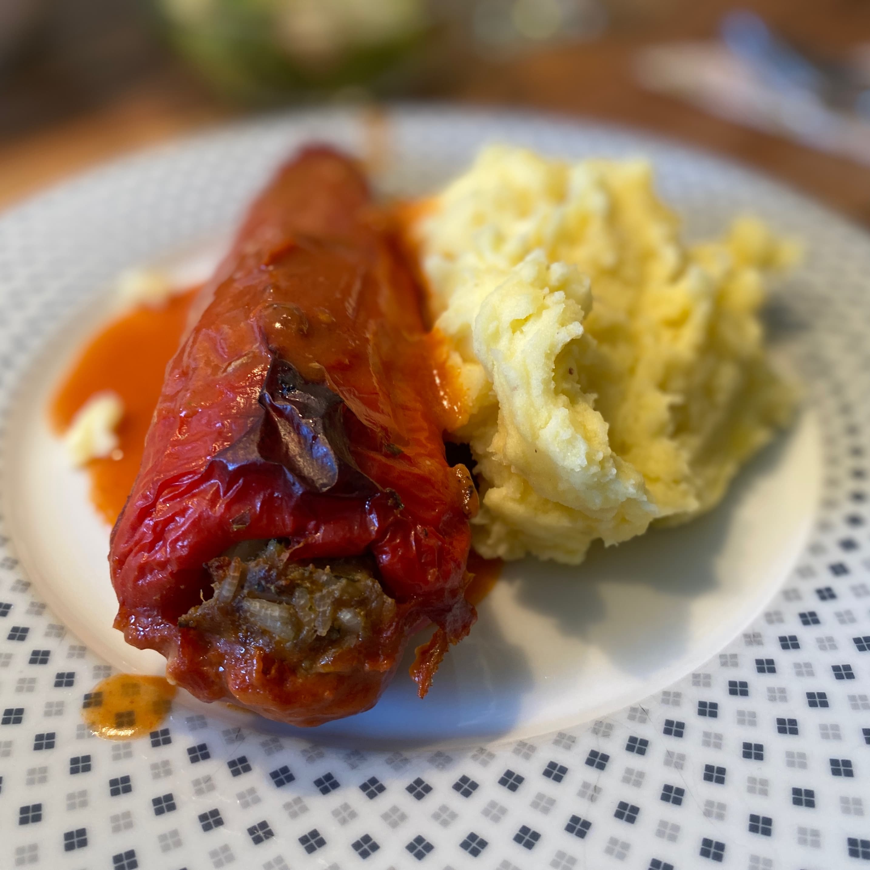 Пълнени чушки с доматена салса и пюре Recipe Image