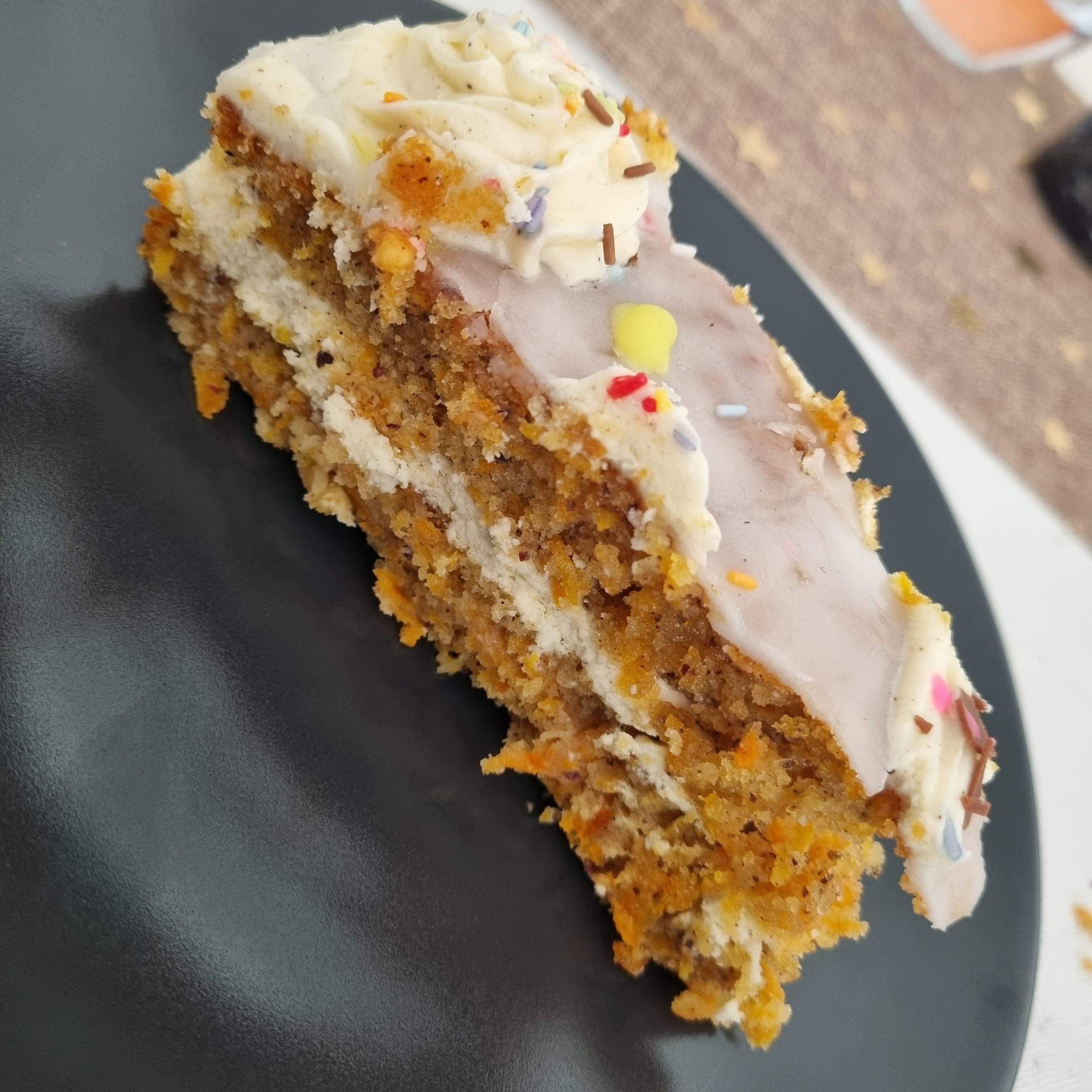 Saftiger Karottenkuchen mit Frischkäse-Frosting Recipe Image