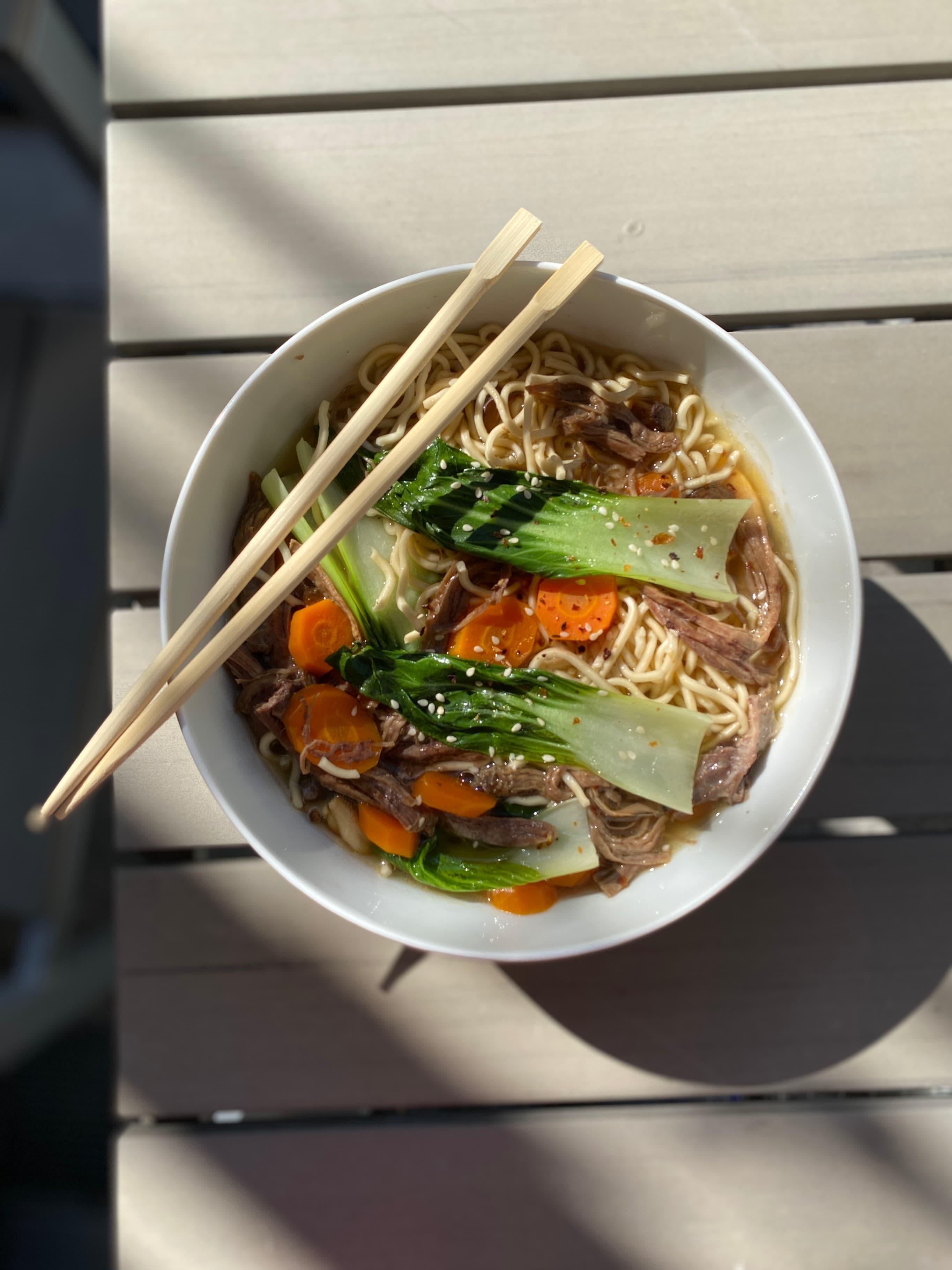 Ramen mit Pak Choi und Pulled BeefRecipe Image